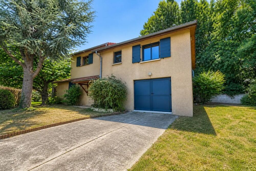 Vente Maison Maison de 8 pièces de 170 m² à Saint-Laurent-de-Mure Saint laurent de mure