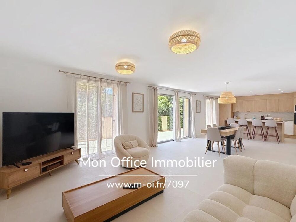 Vente Appartement Référence : 7097-LES. - APPARTEMENT RÉNOVÉ À 100M DE LA MER T4 AVEC TERRASSE ET PARKINGS RÉSIDENCE CALME À GRIMAUD BEAUVALLON Grimaud