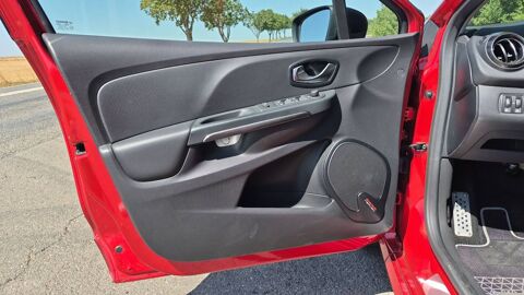Clio 1.6 Turbo 220 EDC6 RS Trophy - Automatique 2015 occasion 54800 Jarny