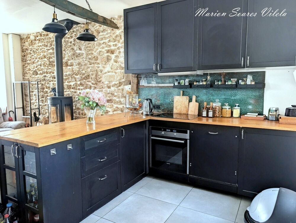 Maison en pierre rénovée avec jardin, en plein coeur de Chaumes-en-Brie