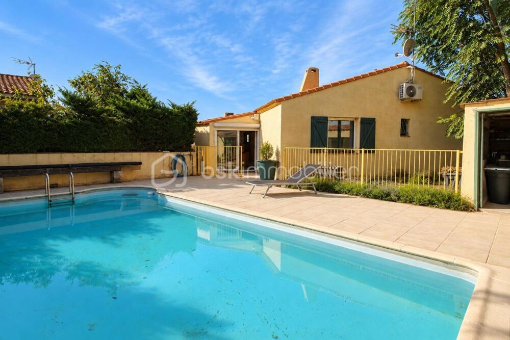 MILHAUD  RARE : MAISON DE PLAIN-PIED 142 m², PISCINE, JARDIN ET NOMBREUSES DÉPENDANCES