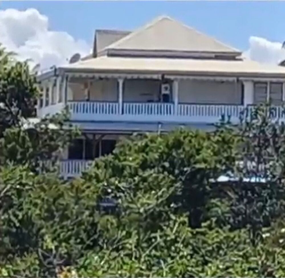 Vente Maison Propriété composée d'une villa et huit logements Le gosier