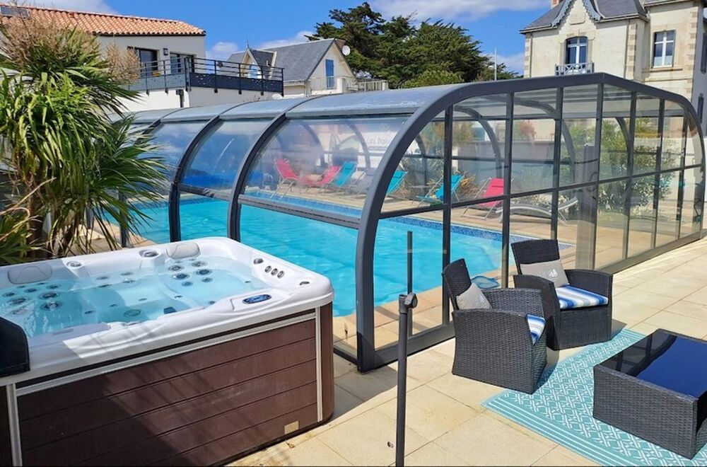 Maison à vendre 8 pièces SAINT GILLES CROIX DE VIE (85)- ensemble immobilier de 2 maisons de type 4 avec piscine jardinet statio