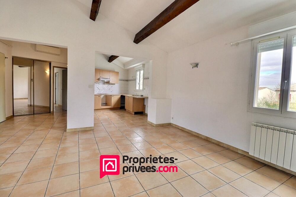 Uzes, proche centre ville , appartement avec terrasse et parking