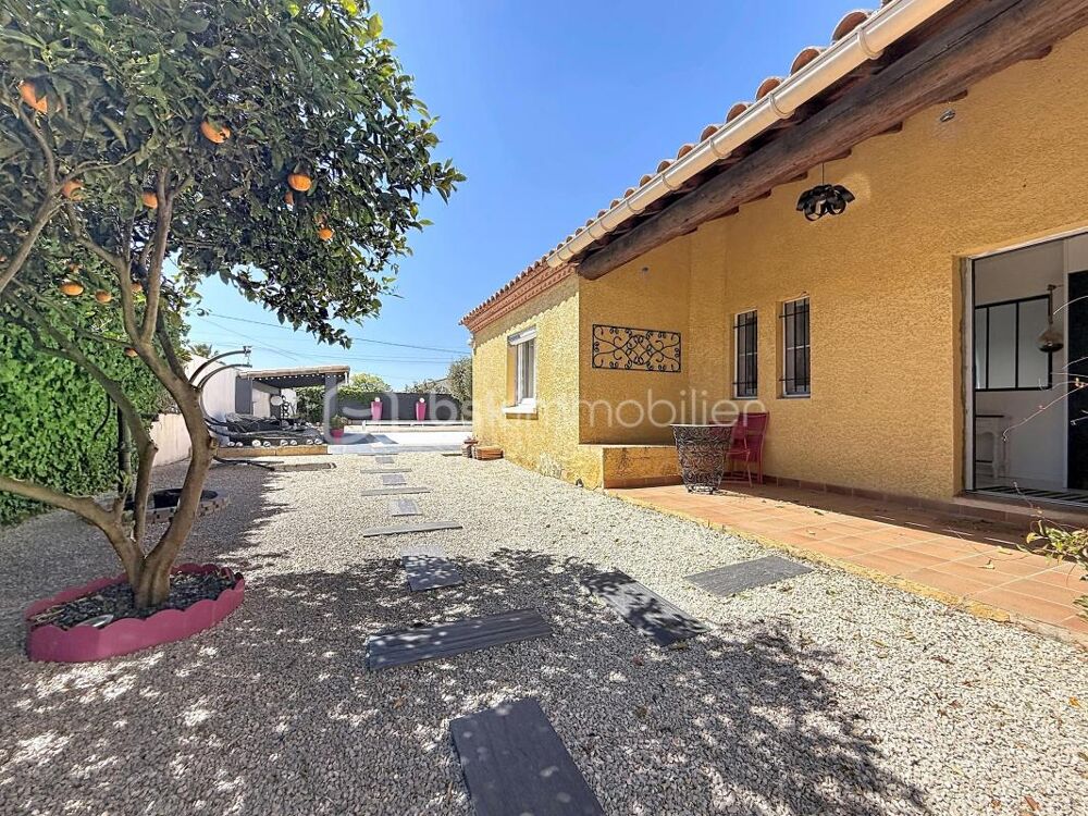 MAISON FAMILIALE 6 PIÈCES DE 160 m2 AVEC GRANDE PISCINE ET GARAGES