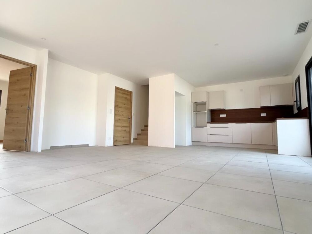 Vente Maison Magnifique maison en R+1 comprenant de 112 m² sur un terrain 3 faces de 354 m² piscinable neuve construction 2026 Pia
