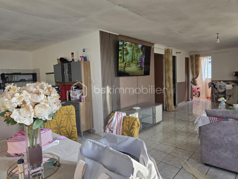 Appartement F3 de 80m² situé au 1er étage à St André 97440