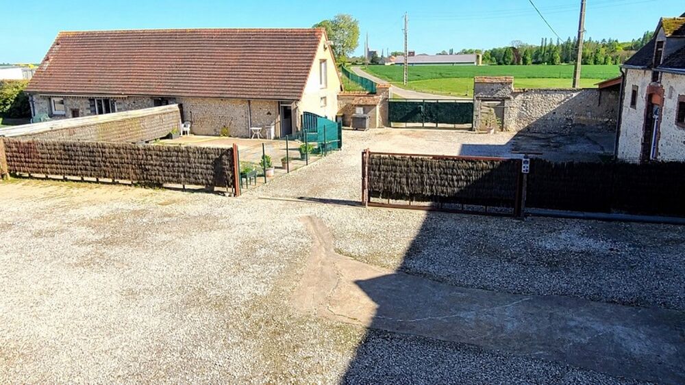 CHARTRES - ENSEMBLE IMMOBILIER - HABITATION 175 m² AVEC GRANGE 200 m² - PARCELLES 5000 m2