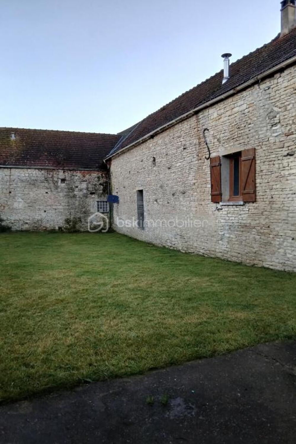 Ancienne ferme rénovée  Précy-le-Sec (89)  162 000 €