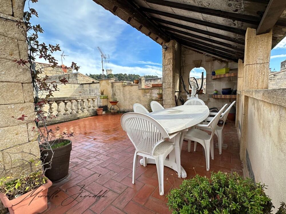 Beaucaire maison en pierre de 6 pièces de 169 m² avec terrasses et doubles garages