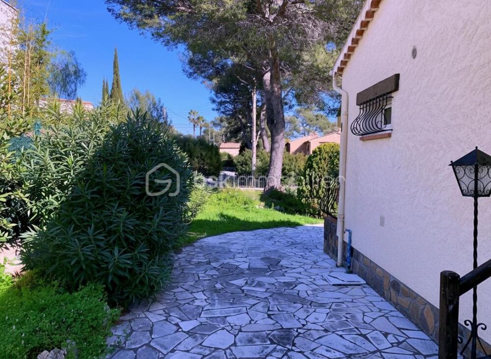 Saint-Raphaël : Maison 149 m², 5 Pièces, 3 Chambres & Dépendances / 790m²