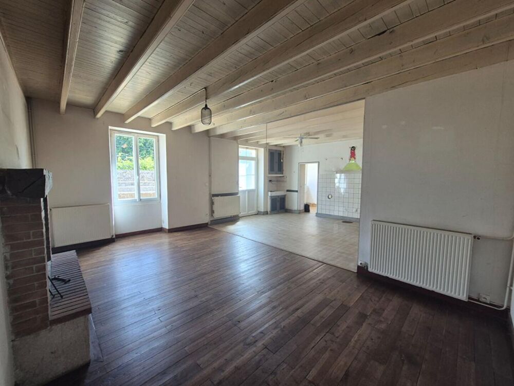 Maison de 92 m 2 à Blanzay, 3 chambres , garage, jardin, atelier