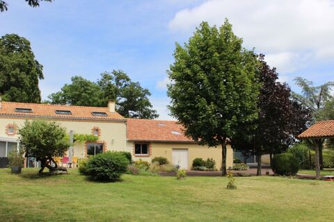   Dpt Maine et Loire (49), � vendre proche  de Cholet, maison de caract�re avec 6 chambres sur 3750m� de terrain + d�pendance Maison - 8 pi�ce(s) - 252 m�