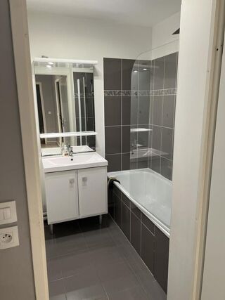  Appartement à louer 3 pièces 74 m²