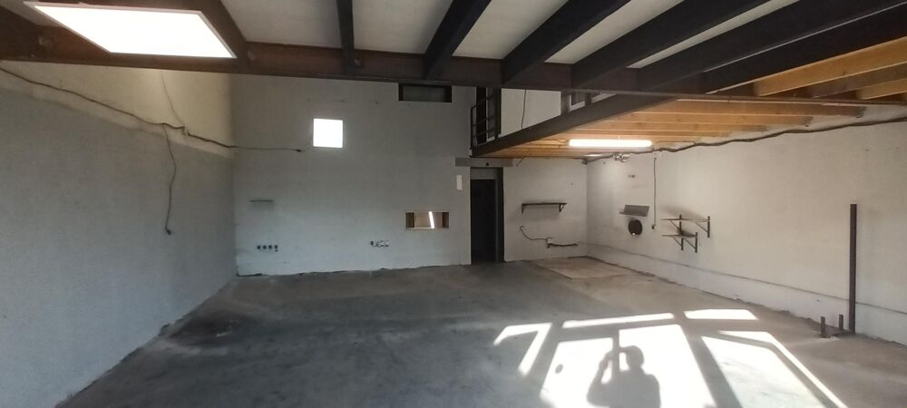   Zo,ne de Bel Air, dépôt 120 m² environ 