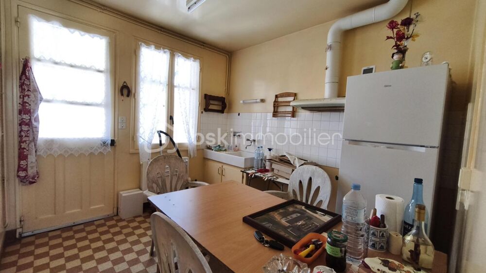 Maison avec dépendances et terrain clos 89000€