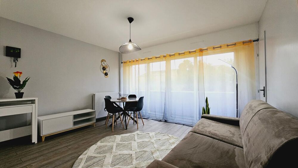 BOURGES APPARTEMENT 32.3 M² RENOVÉ ET MEUBLÉ BALCON