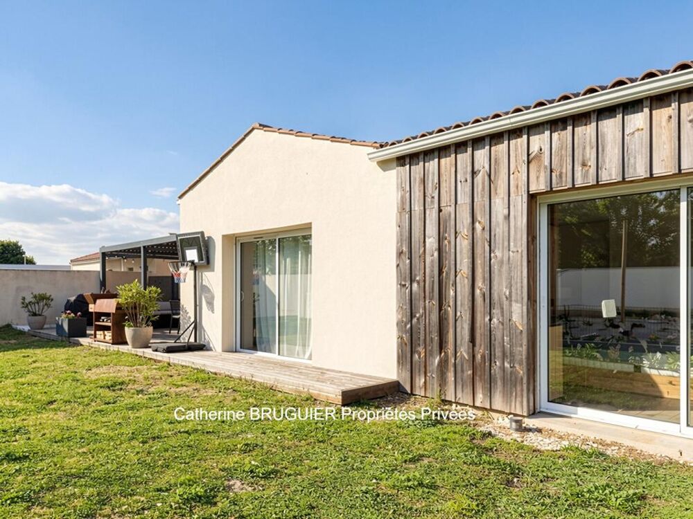 Maison de plain pied 148 m2- 4 chambres - garage- jardin- centre village