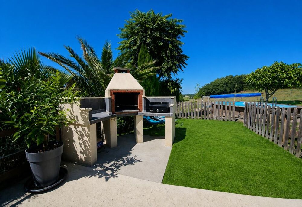 Maison en pierre rénovée  Belle vue sur la campagne