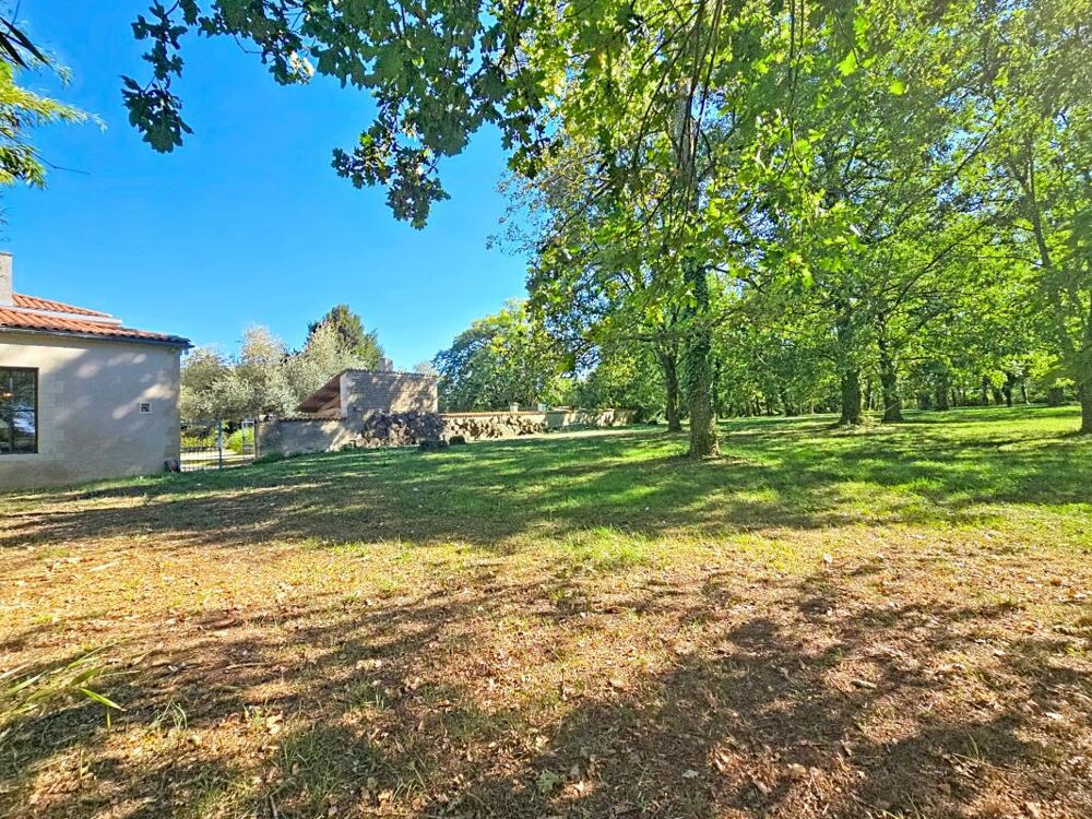 à vendre  Propriété/château Bernay-Saint-Martin (17330)
