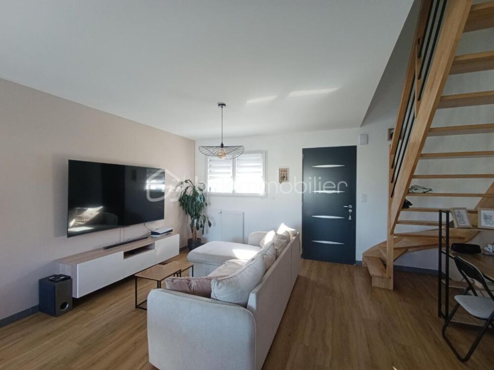 Vente Maison Maison T5 107 m² avec piscine Romille