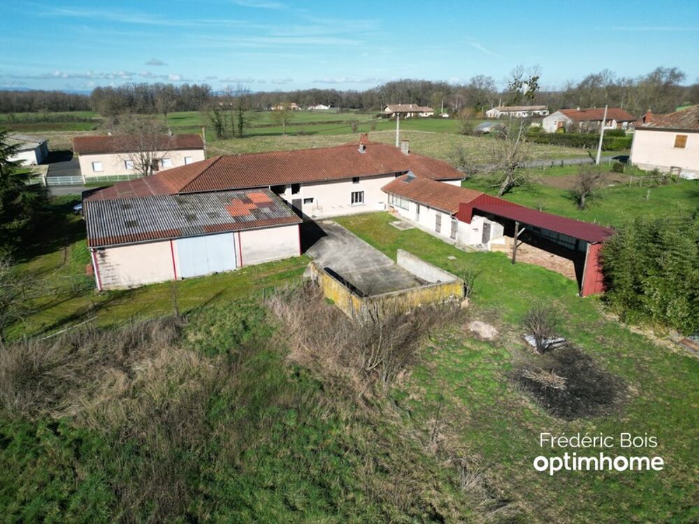 Vente Ferme Entre Mcon et Bourg en Bresse : ancienne ferme grandes superficies et plus de 15 500 m de terrain Saint cyr sur menthon
