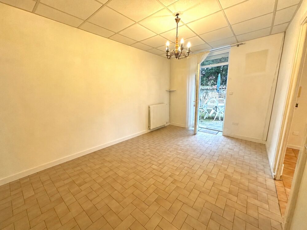 Vente Appartement APPARTEMENT 60M2 - CALME - TERRASSE  - RDC - 2 CHAMBRES - METRO 2 MIN A PIED - BUS 2MIN Oullins pierre benite