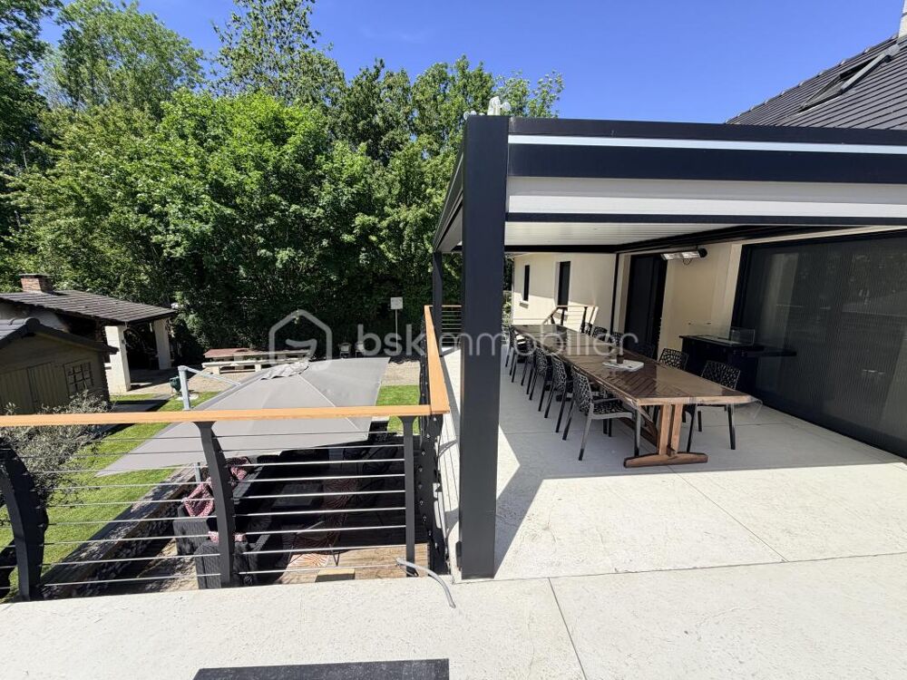 Vente Maison Sublime maison sur 3 niveaux, 4 chambres, une piscine et de très beaux matériaux Saint parres aux tertres