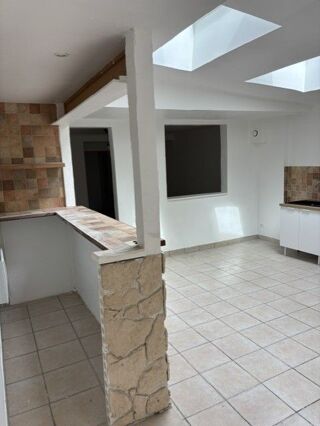 Appartement à louer 5 pièces 100 m²
