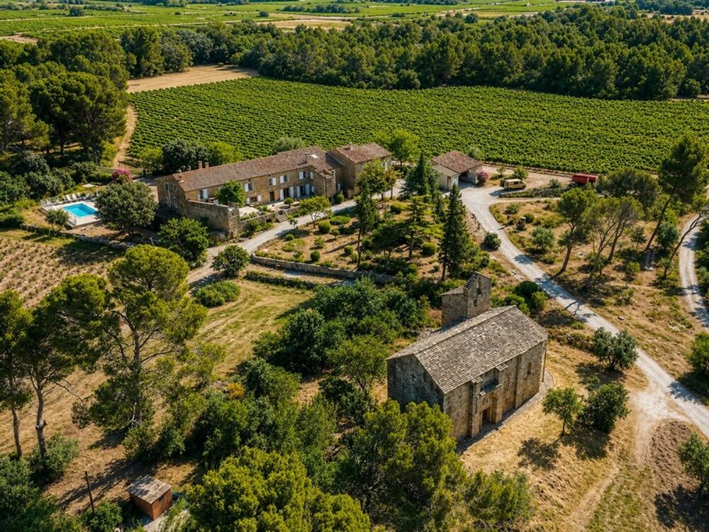 Domaine viticole d'exception de 47 hectares avec mas en pierre, gîtes et vignoble AOC Minervois  Hérault