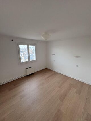  Appartement à louer 4 pièces 86 m²