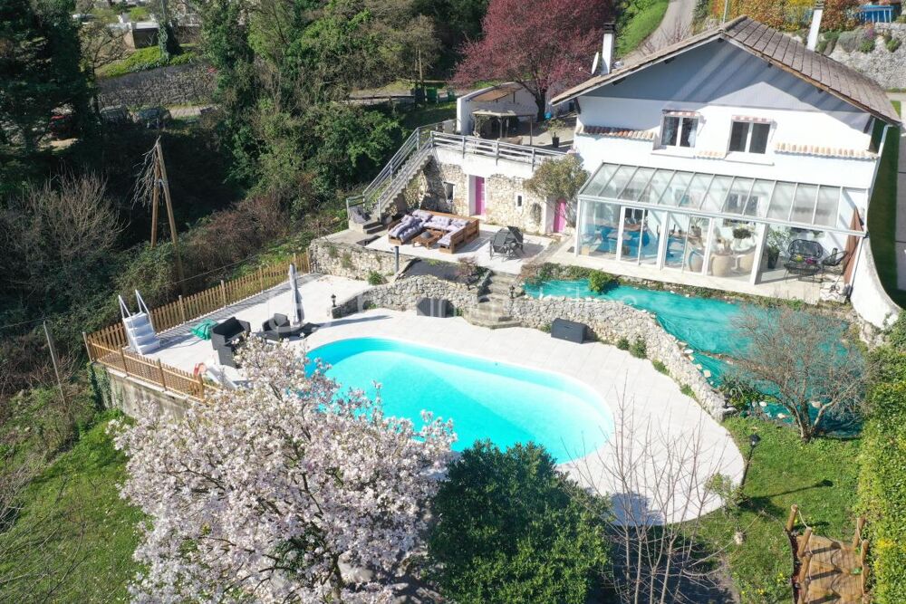 CHARMANTE MAISON DE CARACTÈRE DE TYPE T5 + CUISINE DE 122 M2 ET VÉRANDA SUR UN TERRAIN DE 1348 M2 AVEC PISCINE