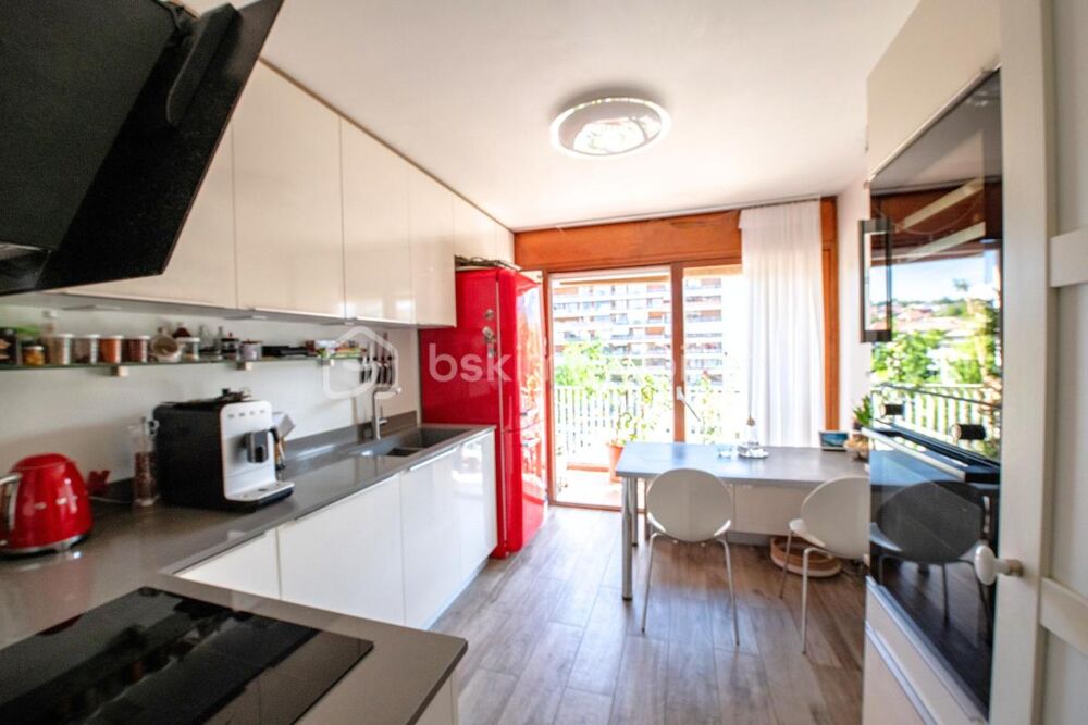 ANNECY  QUARTIER NOVEL  T4 RÉNOVÉ DE 88 M² AVEC BALCONS, VUE MONTAGNE ET CAVE
