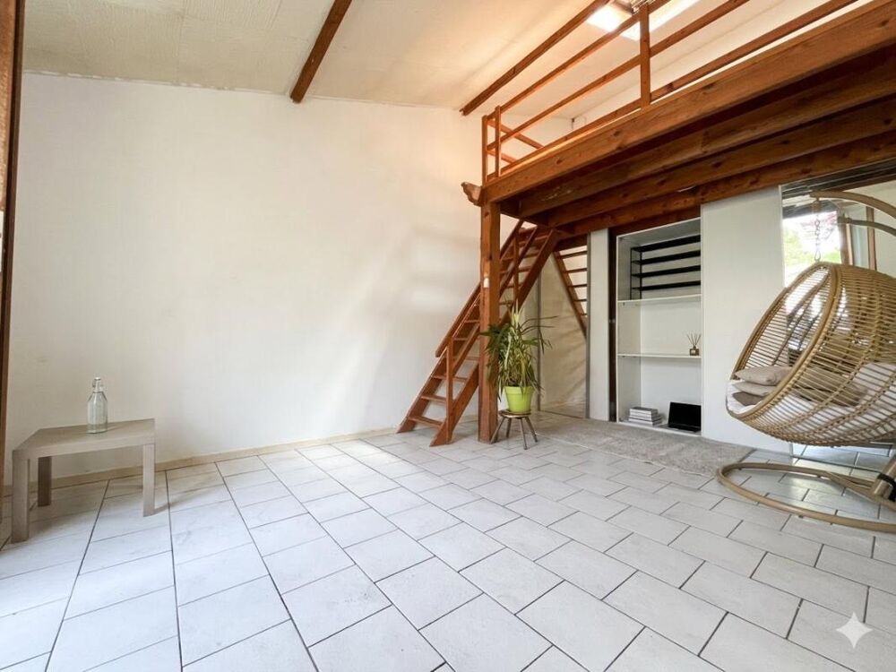 Appartement esprit "maisonnette" avec exterieur et garage