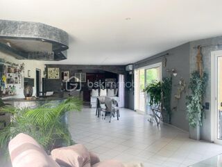  Villa  vendre 11 pices 266 m