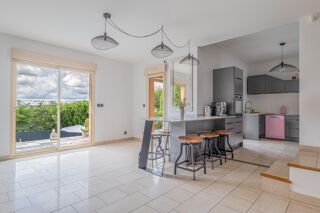  Villa à vendre 8 pièces 245 m²