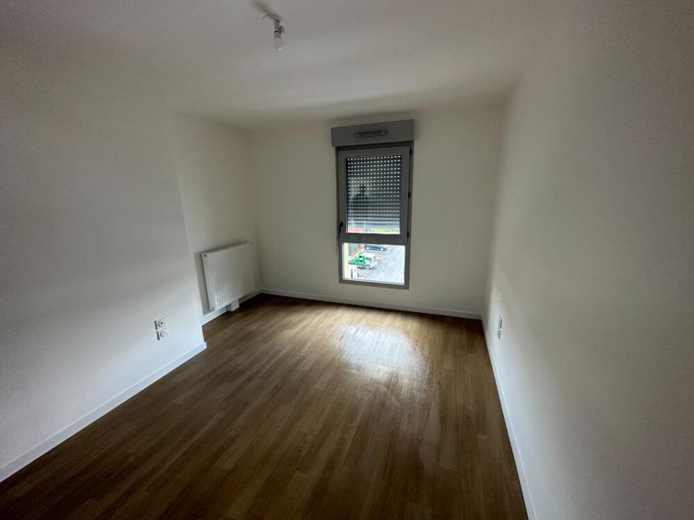 T2 NEUF avec balcon et parking à LAVAL