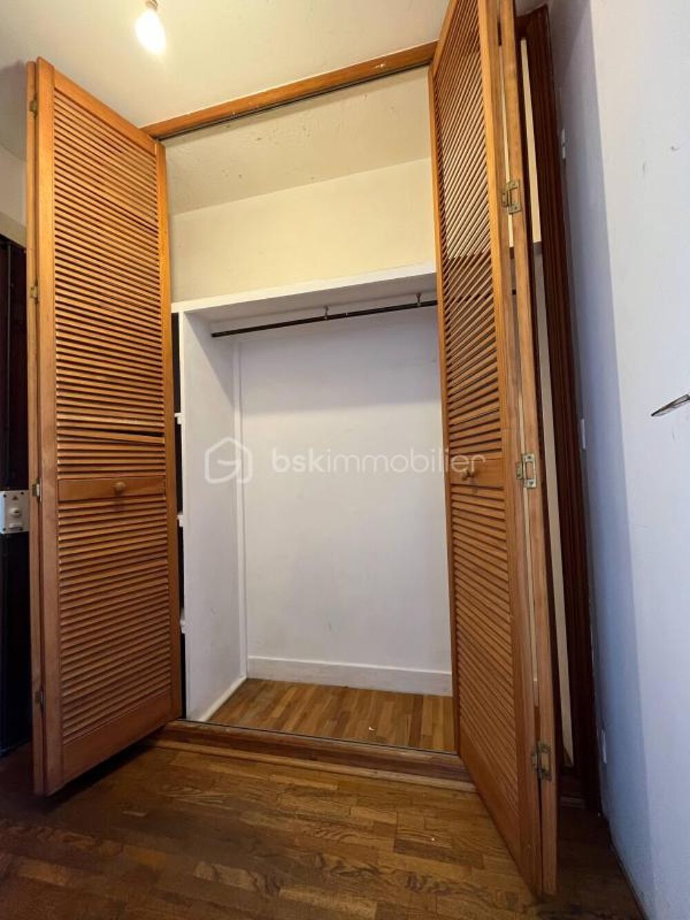 Location Appartement LOCATION NON MEUBLÉE  - STUDIO 28m² Rénové + BALCON + CAVE & PARKING - Courbevoie Courbevoie