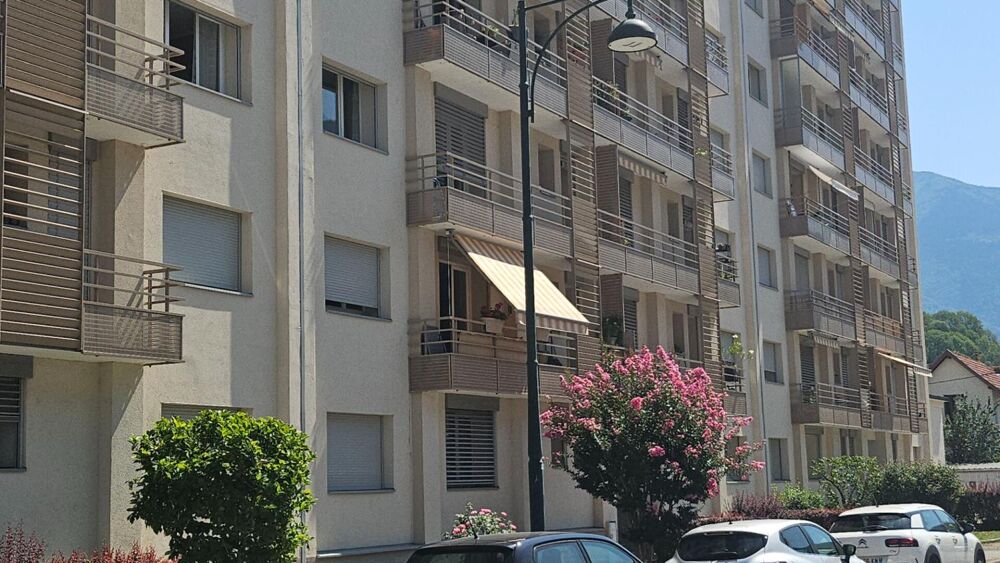 Appartement traversant 5P 82,60 m² Carrez avec balcon + cave Albertville (73200)