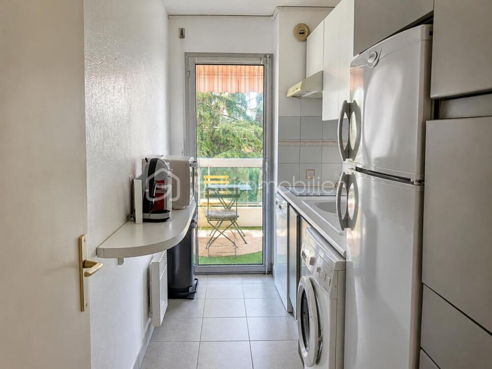 Location Appartement LOCATION A L'ANNEE TERRASSE, CLIM, PISCINE, BOX Cannes