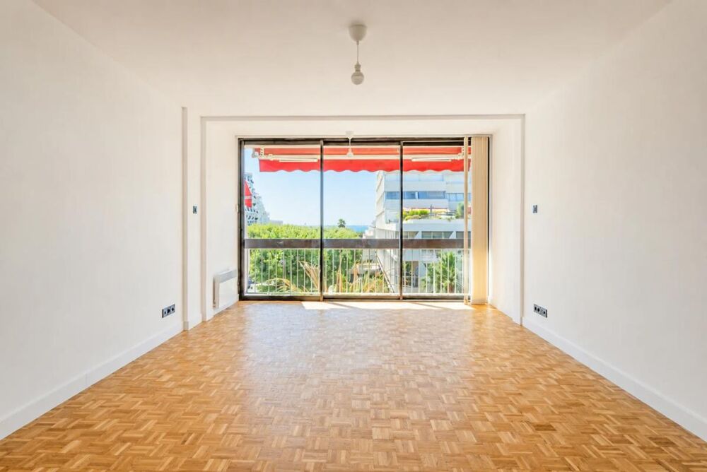 Vente Appartement GRAND STUDIO – CENTRE VILLE  – VUE MER – ASCENSEUR – RÉNOVÉ La grande motte