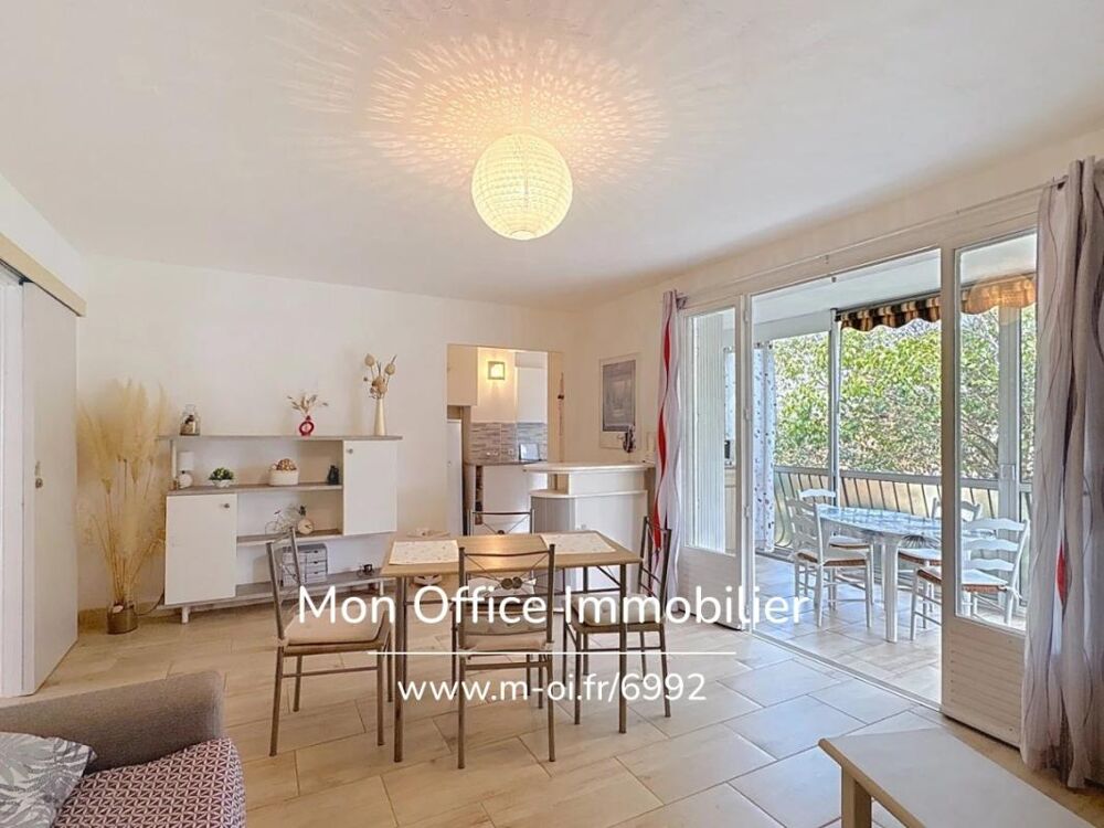 Vente Appartement Référence : 6992-LES. - APPARTEMENT RÉNOVÉ PROCHE CENTRE ET PORT DERNIER ÉTAGE À VENDRE À CAVALAIRE SUR MER Cavalaire sur mer