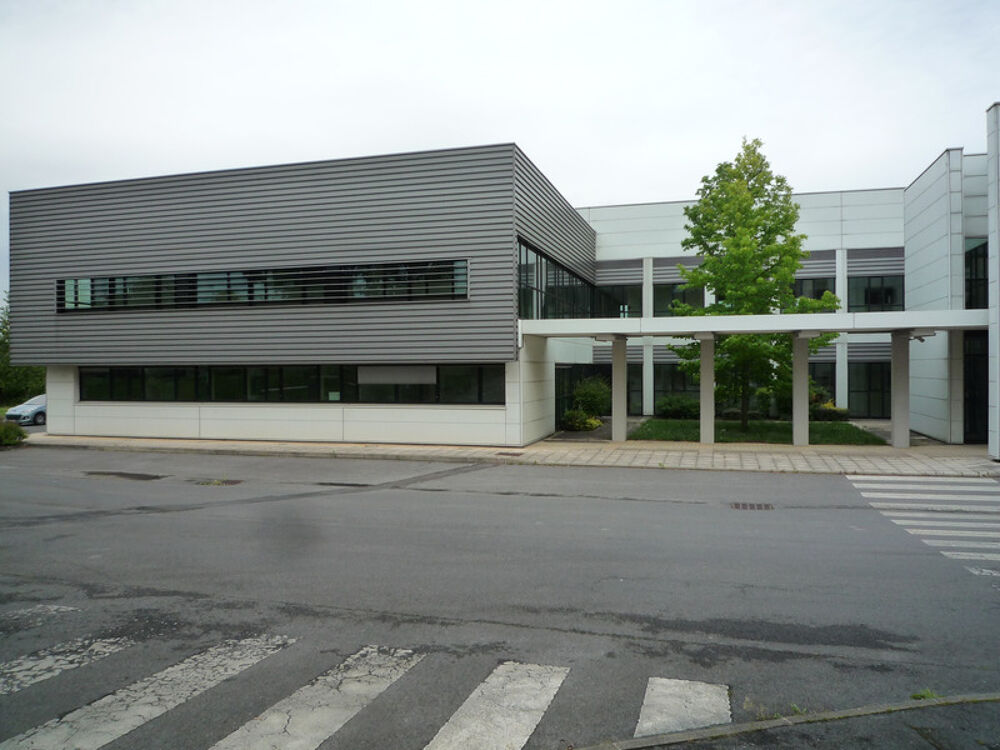   Dpt Aisne (02), Château-THierry, à vendre  immeuble de bureaux haut de gamme, construit en 2002 de 2412 m2, libre Chierry