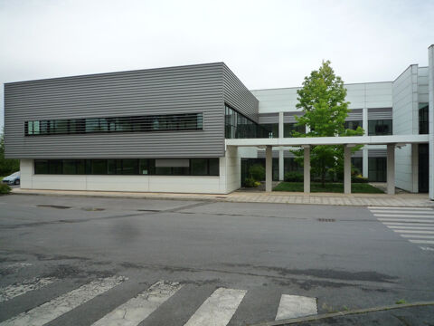   Dpt Aisne (02), Château-THierry, à vendre  immeuble de bureaux haut de gamme, construit en 2002 de 2412 m2, libre 