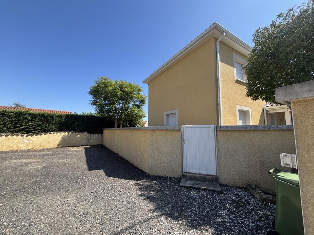 Maison à louer à Veauche/ 3 chambres/ Terrasse /Stationnement /Proche commodités