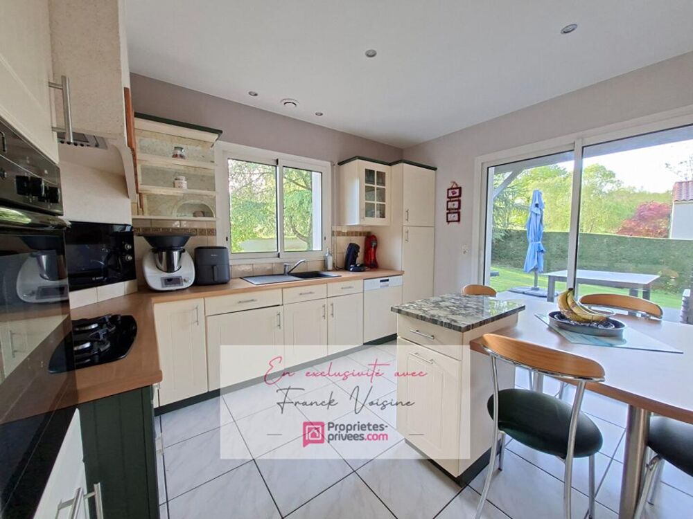 Vente Maison A VENDRE en Exclusivité à Saint Michel Mont Mercure, maison de 124 m2 avec 4 chambres et 1 bureau sur un parc arboré de 3812 m2 Saint michel mont mercure