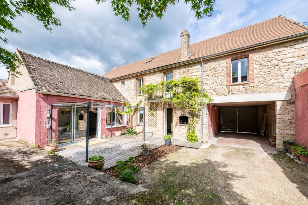 Vente Maison Magnifique bâtisse en pierre édifiée en 1850 composée de ses 4 chambres et de son jardin intimiste ! Chaumont