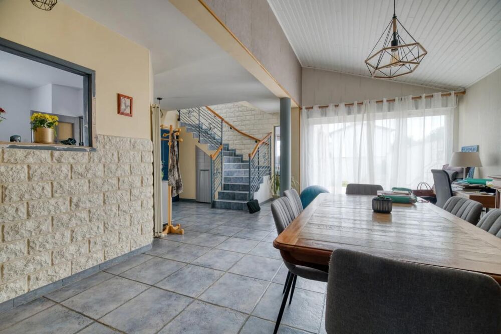 Vente Maison Maison de 6 pièces de 220 m² à Cugnaux Cugnaux