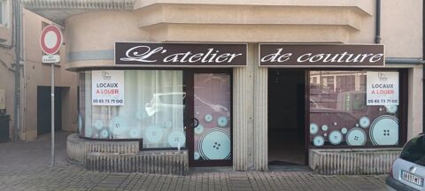   Commerce en RC de 61 m² env. avec vitrines + cave 