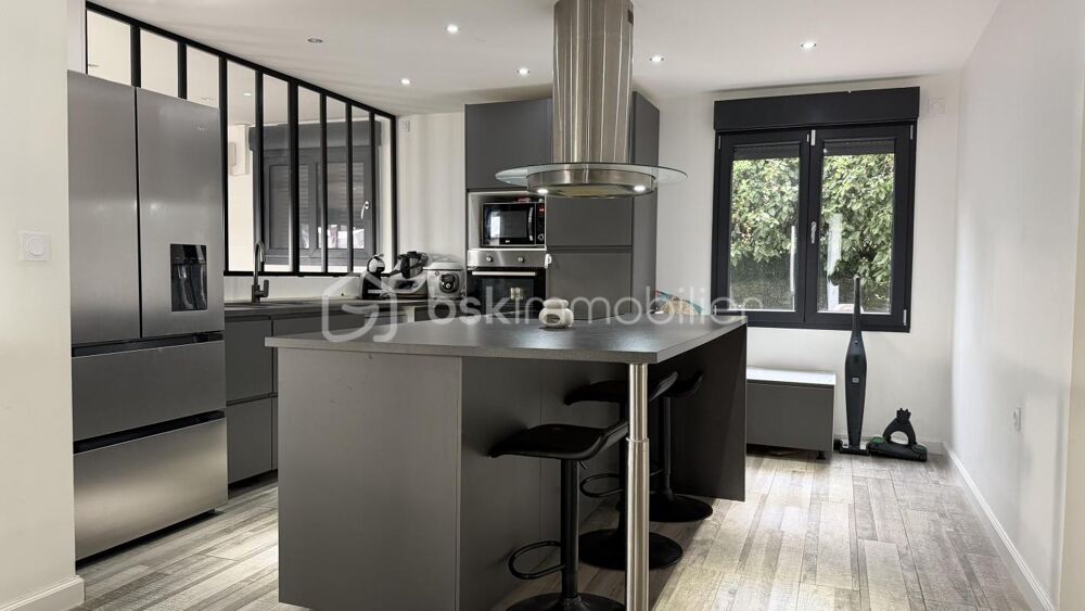 AUBERIVES-SUR-VAREZE - Maison individuelle 160 m²